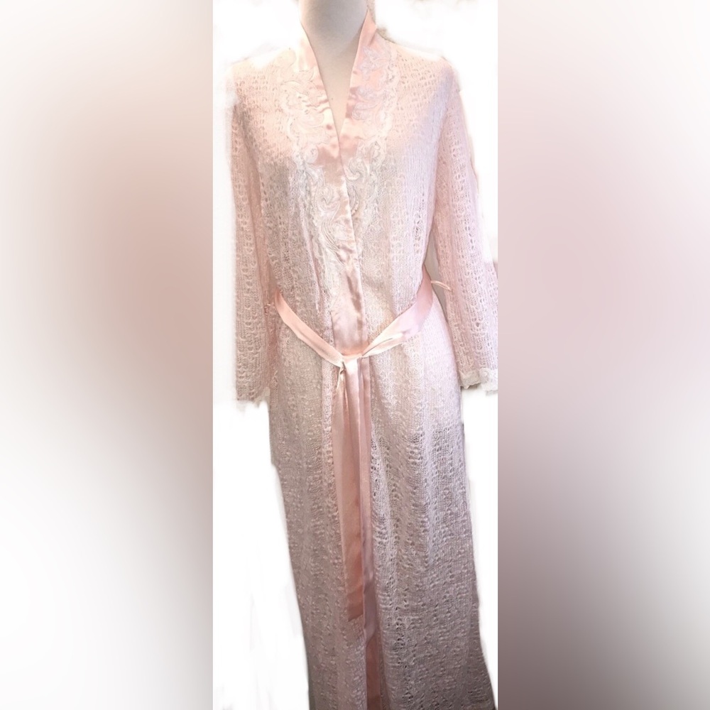 Natori Vintage Blush Pink Crochet Knit Long Robe Lace Size M - Picture 10 of 10